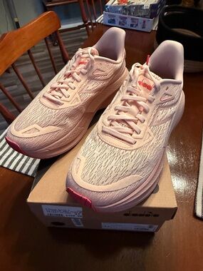 NWT Diadora Nucleo 2 Women's 9.5 Running Shoes